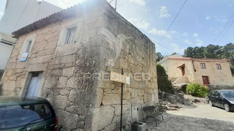 Granite House To Recover In The Center Of The Village Of Alpedrinha Typology T3, With 2 Floors. This Stone House has two floors with independent entrances, in which on the ground floor there is a large one in which it currently serves as storage with...