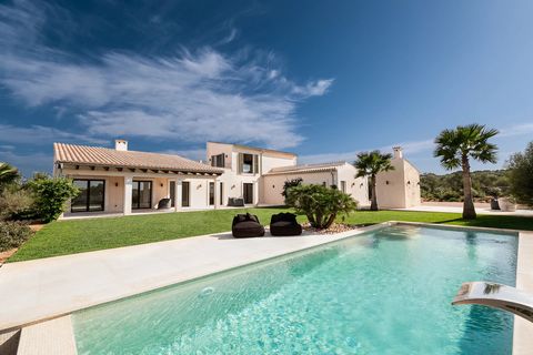 This gorgeous country home sits on a big plot of 16.550 m2 close to the village of Ses Salines. It offers beautiful and relaxing panoramic views of the rural surroundings. Here you can relax in a tranquil environment and fully enjoy the Mallorcan lif...