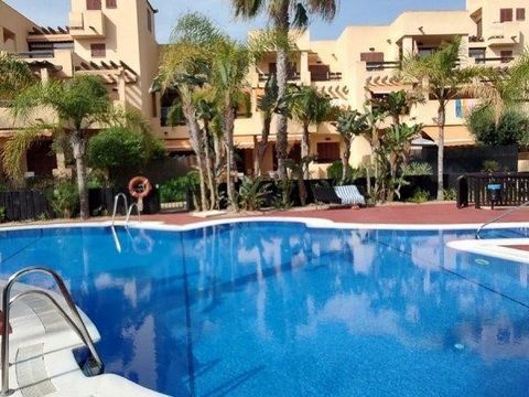Grupo Corporación Inmobiliaria Vera-Mojácar sells this fantastic ground floor apartment overlooking the pool and the beautiful and spacious garden in the area of Vera Playa, near Puerto Rey, in a quiet urbanization, with many green areas and with sev...