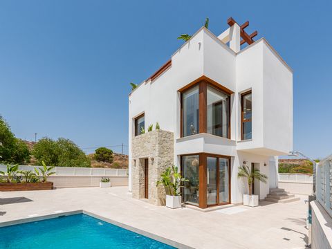 Monte Carmelo Resort is a real estate development made up of 100 modern independent 3-bedrooms villas with a solarium and private pool, only 5 minutes walk to the beach.  These recently built and luxury homes are located in one of the most prestigiou...