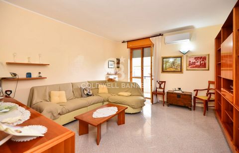 PUGLIA - SALENTO - MAGLIE In Maglie, in a residential area close to all services, we offer for sale a charming apartment of approximately 115 m2, located on the first floor of a small building of only six residential units, equipped with a lift. A sm...