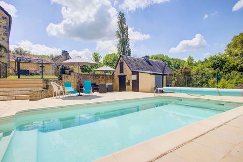 Verblijf in dit heerlijke vakantiehuis in Frankrijk dat is voorzien van een prachtige tuin en een geweldig privézwembad. Het is daarmee de perfecte keuze voor zonvakanties met het gezin! Deze aangename vakantiewoning bevindt zich in de Dordogne, in J...