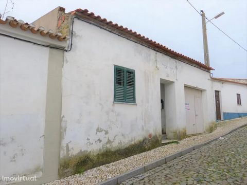 House in band typology T2 of 2 floors, with use of attic, garage and patio in Ervidel, Aljustrel. The property consists of: • Ground floor: Circulation area, bedrooms, bathroom, 2 living rooms, kitchen and garage; • 1st Floor: Attic. Property needs r...
