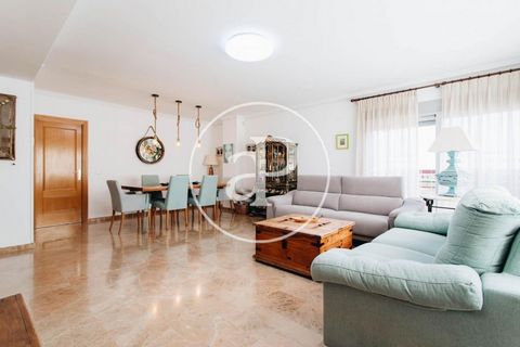 We incorporate a Duplex Penthouse in Campanar into our portfolio. Housing whose characteristics make it very special. Its main quality is its unbeatable views and its perfect orientation since being an all exterior home we can enjoy three orientation...