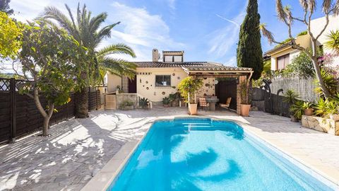 Lovely villa with private pool and mediterranean garden in a quiet residential area in the south-west of the sunny island. This charming Mallorca property has a plot of approx. 573 m2, a constructed area of approx. 120 m2, a covered terrace of approx...