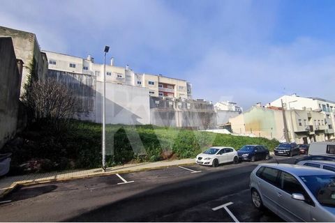 Terreno na União da Freguesia da Encosta do Sol e Concelho da Amadora, com pedido de realização de operação urbanística aprovado para um conjunto edificado constituído por 4 pisos e 14 frações de T0 a T4 (fogos habitacionais), Estacionamento em Cave ...