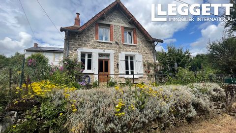 A31036DAC23 - Une belle maison située dans un endroit calme. Elle dispose de deux salles de réception, l'une avec un poêle à bois de 9Kw et l'autre avec un poêle multicombustible. Elle dispose également d'un chauffage central au fioul et de double vi...