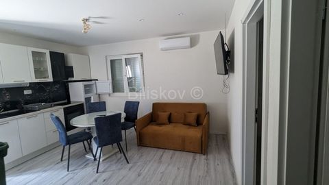 Solin, Sveti Kajo, on the ground floor of a private house, apartment with a total usable area of ​​43m2. It consists of a kitchen with dining room and living room, two bedrooms and a bathroom. The house is intended for accommodation of 3 workers. The...