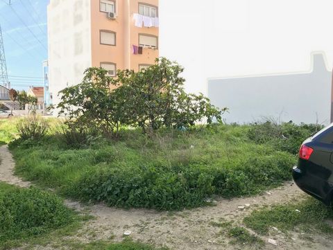 QUINTA DO CONDE - Urban land with 315m² for construction of a building. construction feasibility 8 Fogos. Well located, close to public transport, shops and schools. Do not miss this opportunity. Ref.: 1072-02488