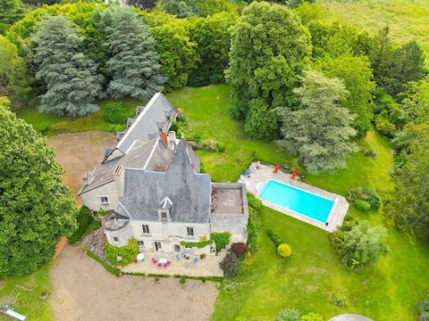 Located in the most sought-after area of Châtellerault, this high-end property is a historic castle of rare elegance, extending over 430 m2. Offering an exceptional panoramic view, this real estate jewel is spread over a plot of 12,357 m2, embellishe...