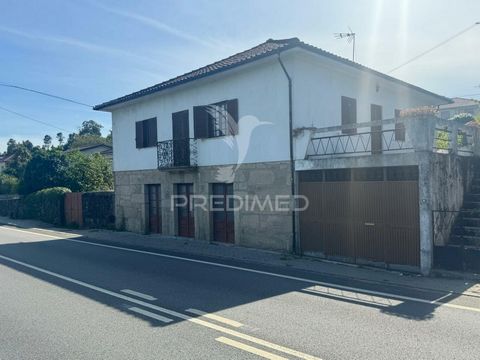 Maison avec 279m2 de construction avec un excellent potentiel à plusieurs égards : - Posséder son propre logement ; - Tourisme rural ; - Espace pour événements ; Insérée dans un environnement rural, avec une intimité totale et une grande exposition a...