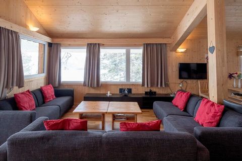 Ervaar ongeëvenaard comfort en charme in dit prachtige houten chalet van 130 m², ontworpen voor maximaal 12 gasten. Gelegen in het serene dennenbos op 1.800 meter hoogte, biedt dit toevluchtsoord van massief hout een perfecte mix van rustieke elegant...