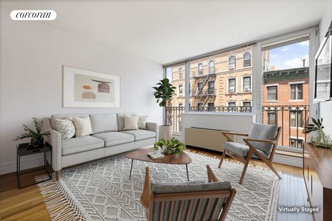 Benvenuti a Hester Gardens, un condominio boutique in questa vivace posizione del centro all'incrocio per Nolita, Soho, Little Italy, Chinatown e LES. Goditi una varietà di opzioni gastronomiche, ottimi ristoranti e bar e le migliori boutique di Manh...