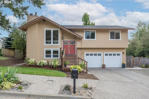 Fully remodeled home in the Palisades neighborhood. This beautifully remodeled residence shines with natural light and offers a view of Mt. Hood views from the dining room.Step inside to an open floor plan featuring vaulted ceilings, a cozy gas firep...