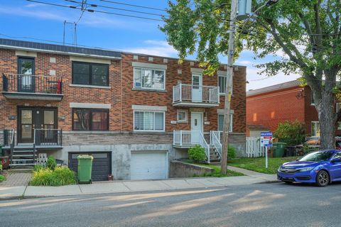 Schöne Maisonette in Mercier/Hochelaga-Maisonneuve, in der Nähe aller Dienstleistungen, Annehmlichkeiten, Transportmittel, Schulen, nur wenige Gehminuten von mehreren Parks und der Cadillac Metro entfernt. Die Wohnung im 2. Stock wird vom Eigentümer ...