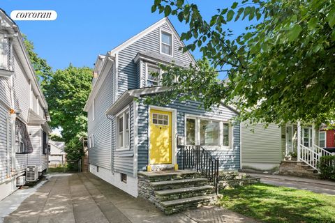 Stunning Home in Historic Forest Hills!!! Nestled in the heart of the beautiful and historic neighborhood of Forest Hills, this exquisite detached one-family home is a rare find. Boasting an impressive open floor plan, this 3BR residence sits on a ge...