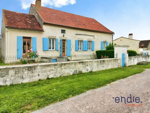 QUARTIER CALME - MAISON 4 PIÈCES AVEC JARDIN - ENDIE IMMOBILIER Venez découvrir cette maison située dans le charmant village de Charroux, classé parmi les plus beaux villages de France. Construite en 1840, cette propriété de 116 m² habitables sur une...