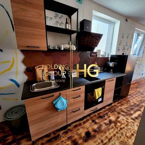 Holding group real estate offers to your attention a furnished apartment in the Dolna Traka area! The apartment is a one-bedroom apartment with a kitchenette, a living area and a sleeping area, the possibility of conversion into a one-bedroom apartme...