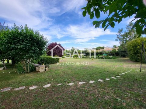 Située à Saint-Maxire, cette magnifique longère et son locatif offre un cadre de vie idéal, proche des écoles et des commodités de la ville. Implantée sur un terrain de 2400 m² clos et arboré, la propriété comprend une grande terrasse, plusieurs dépe...