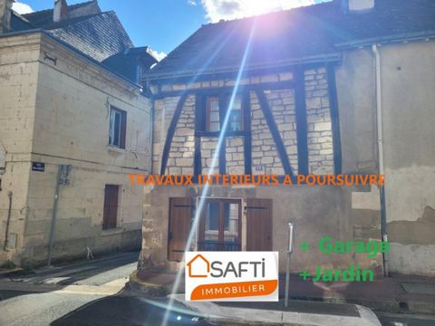 Au cœur de DESCARTES, à proximité de tous SERVICES du quotidien à pieds (écoles-commerces-médecins), une BATISSE qui n'a rien perdu de son CACHET vous ouvre ses portes. A POURSUIVRE et TERMINER de RENOVER en intérieur, ce bien demeure HABITABLE le te...