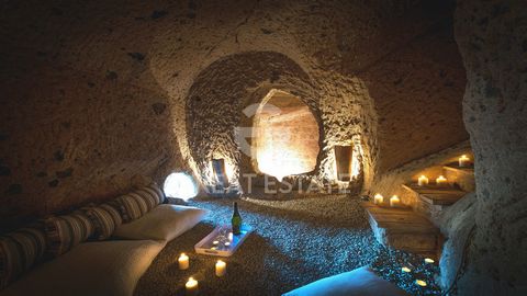 In der eindrucksvollen Tuscia, im Ort Civita di Bagnoregio, befindet sich dieser faszinierende Ort, den es zu entdecken gilt. Wenn man den Ort betritt, nachdem man die Fußgängerbrücke überquert hat, ist es, als würde man 600 Jahre in der Zeit zurückg...