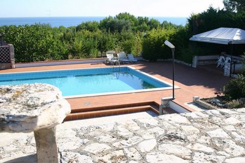 PUGLIA - POLIGNANO A MARE - RIPAGNOLA DISTRICT We offer for sale a splendid detached villa of 100 square meters, immersed in a 4000 square meter garden with swimming pool and enchanting sea view. Located just 150 meters from the sea with private acce...