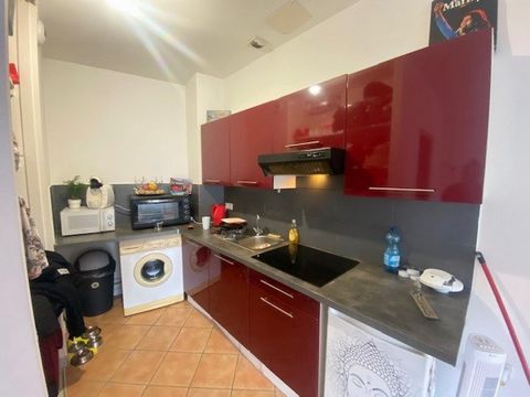 Located in the charming town of Foix (09000), this 40 m² apartment is presented as a studio on the ground floor, offering a comfortable and functional living space. Foix, famous for its imposing medieval castle, offers a peaceful and picturesque livi...