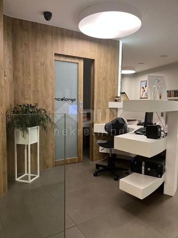 Location: Primorsko-goranska županija, Rijeka, Centar. RIJEKA, CENTAR - furnished office space 108m2 on the ground floor On the ground floor of an office building, office space consisting of 5 separate rooms, 2 sanitary facilities and a kitchen, tota...