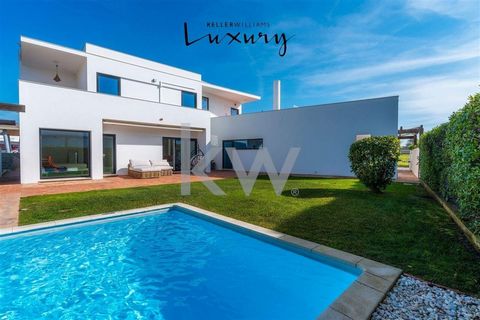 Imagine living just minutes from the iconic beaches of Salgados and Galé, in a villa where luxury and serenity coexist in perfect harmony. This elegant 3-bedroom villa, fully renovated, offers a prime location where the sense of exclusivity and comfo...