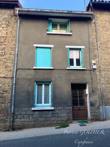 MAISON DE VILLAGE A RESTAURER composée d'une cuisine équipée de 18 m2, cellier, WC, chaufferie au RDC, à l'étage grand salon de 23 m2, une chambre de 11 m2 et un bureau, SDB et WC séparé et au dernier étage un grenier de 25 m2 pouvant être aménagé en...