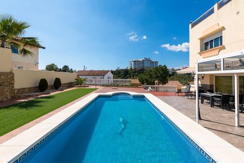 Located in Torreblanca. Detached Villa, Torreblanca, Costa del Sol. 4 Bedrooms, 2.5 Bathrooms, Built area 363 m², Terrace 128 m², Garden/Plot 579 m². This fantastic villa must be experienced! From the large double garage, you can take the lift direct...