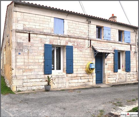 Située dans la charmante commune de Taillebourg (17350), cette maison charentaise de 136 m² offre un cadre de vie paisible , à proximité des commerces accessibles en quelques minutes en voiture. Avec un vaste terrain comprenant un jardin arboré, une ...