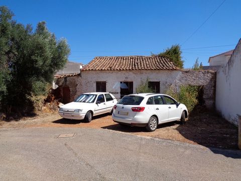 House in ruin | Backyard | Alcaria do João | Amnesty | Loulé House located in Alcaria do João, in town, in ruin, with 3 rooms, an outbuilding, a patio and a backyard. Inserted in a plot of 195m2, it has a very unobstructed view and plenty of sunlight...