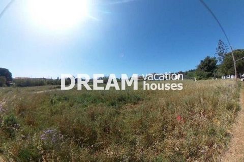 Description En vente Terrain, Laganas, 1.516 m2, Dans lot/avec jardin 1515,53 m2, Caractéristiques: Constructible, Prix: 700.000€ Description detaillée Terrain à Laganas, Zakynthos, avec une surface totale de 1 515,53 m². Son potentiel de constructio...