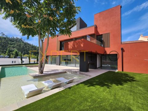 Luxury 6 bedroom villa with pool, sauna, terrace, gym in Coimbra 6 bedroom villa with luxury finishes in Coimbra, in the finishing phase, with 348m2 of area on a 402m2 plot. With a privileged location and easy access to all of Coimbra and the IC2 and...