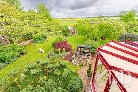 Quietly familiar with the banks of the Vingeanne, this charming and very attractive Property offers you both very beautiful and exceptional amenities as well as real development potential. ©nages and enlargements to create a very pleasant setting of ...