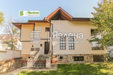 Агентство «Явлена» предлагает на продажу новый, меблированный дом в районе Явлена. Витоша на тихой улочке возле ул. Иван Радоев с очень хорошей инфраструктурой Дом общей площадью 300 кв.м. и имеет следующее распределение: полуподвальное помещение: дв...