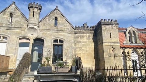 Gironde, (33100) proche BORDEAUX Bastide (à 200 m), dans le bas Cenon. Myriam GALMAR ... vous présente cette extraordinaire et charmante maison de 3 chambres, dans un château, qui a été divisé, sans copropriété. Prix TTC 348 300 euros dont 3,97% de c...