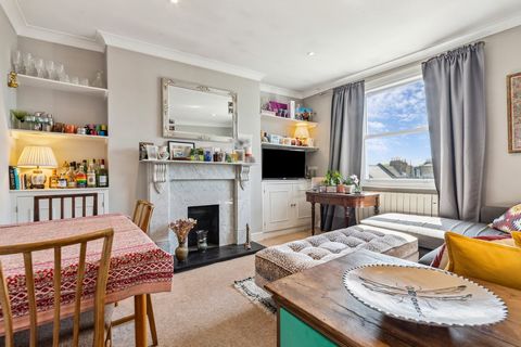 This well presented two bedroom flat on the second floor of a period building is located on Allfarthing Lane in Wandsworth, just off St Ann’s Hill and a short walk from Wandsworth Common, Wandsworth Town and Southside Shopping Centre. With double gla...