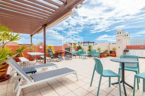 Penthouse in Terrazas del Duque II complex, a few metres from the Plaza del Duque and The Duke Shops shopping centres and the Duque beach. High standard complex located in an exclusive area of high quality, with heated swimming pool, video surveillan...