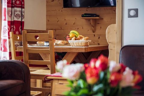 Chalet Petit Étoile ligt in het hart van de wijk Viel Alpe in L'Alpe d'Huez, op slechts een steenworp afstand van de winkels, restaurants en bars van het dorp. De skischool, de skiliften en het toeristencentrum van het resort liggen ook dicht bij het...