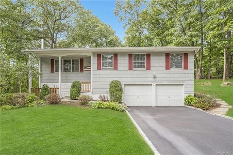 Charming 3-Bedroom Home in a Peaceful Cul-de-Sac Welcome to your dream home! This beautiful 3-bedroom, 1.5-bath residence is in pristine condition and boasts stunning hardwood floors throughout. The spacious living room features beamed ceiling and fl...