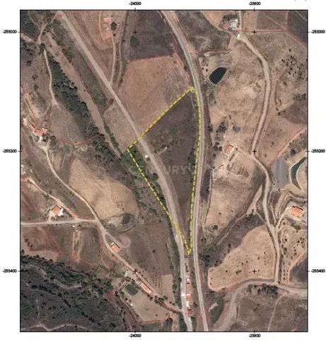 Descubra este magnífico terreno agrícola localizado em São Marcos da Serra, ideal para quem procura investir na agricultura ou desenvolver um projeto sustentável. Com uma área generosa e solo fértil, este espaço oferece um potencial incrível para cul...