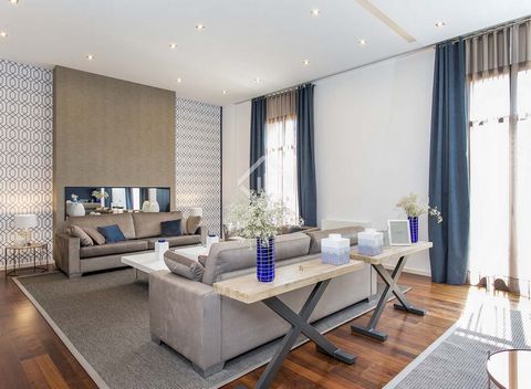 This bright, modern apartment is being sold completely renovated, tastefully furnished, and ready to move into. It stands out for its high ceilings and spacious open-plan living room . Its location in the heart of Barcelona is ideal, yet it enjoys a ...