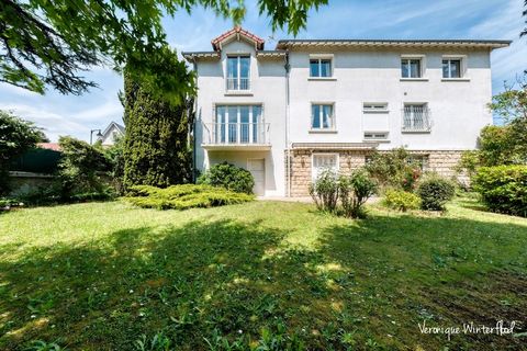 Maison à vendre 10 pièces LE CHESNAY (78)300m²-5 chambres-garage-terrain 756m²