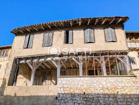 Bâtisse du XIIe à rénover, 200 m² au cœur du village