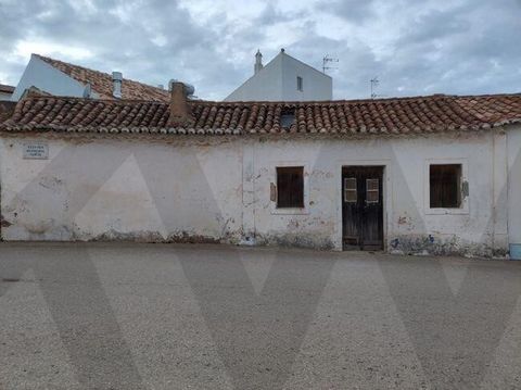 Esta propriedade situa-se em Barão de S.Miguel, no concelho de Vila do Bispo. Tem um terreno com uma área total de 280m2 e a casa tem 100m2, encontrando-se em estado de ruína. A propriedade tem muito potencial, situa-se no centro de Barão de S.Miguel...