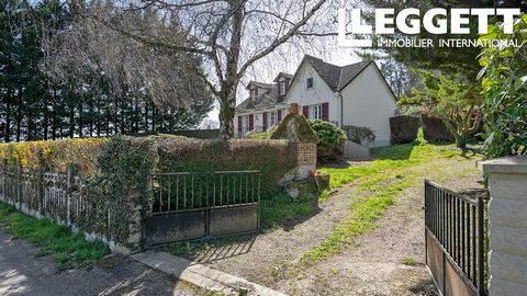 A37135ARV58 - Pleasant, detached house with lots of light and no less than 4 bedrooms, 2 bathrooms, enough space under the house for storage or hobbies and a detached double garage as a bonus. Nice large garden with a view over the rolling landscape....