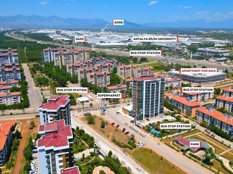 Diese geräumige 2+1 Wohnung wartet auf ihren ersten Besitzer in Tepeşehir Residences 2, die sich im Viertel Çıplaklı, Döşemealtı – einer der aufstrebenden Gegenden von Antalya – befindet. Diese Wohnung wurde als Kapitalanlage gekauft und nie bewohnt....