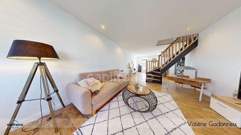 Maison ou Appartement sans charges de copropriété à vendre au Cur de PORT DES BARQUES (17), construite en pierre dans les années 1948, offrant une surface habitable d'environ 107 m2, avec 3 chambres